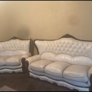 USED - CREAM COLORED LEATHER 2PICE SOFA SET